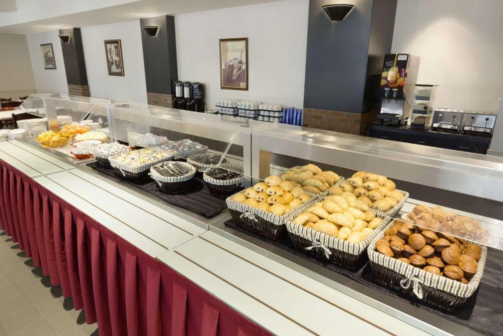 Travelodge by Wyndham Montreal Centre